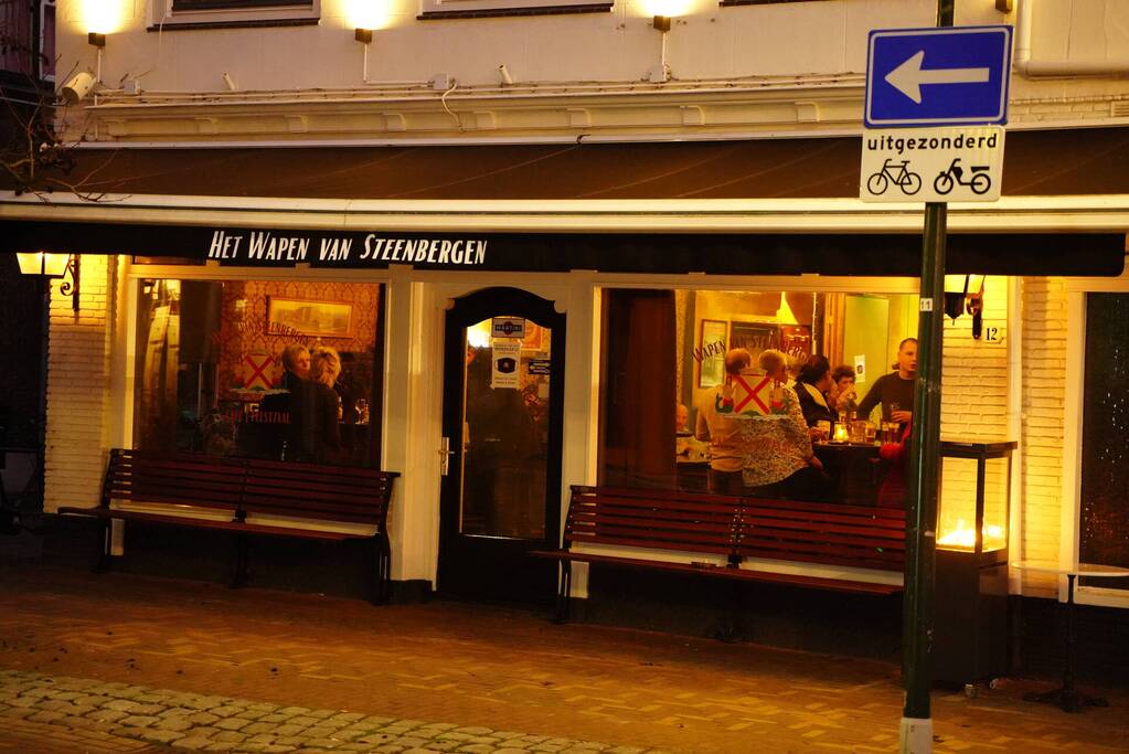 Cafés openen deuren uit protest