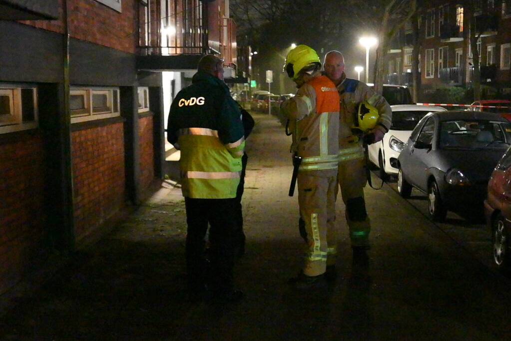 Man gewond bij woningbrand, parkiet overleden
