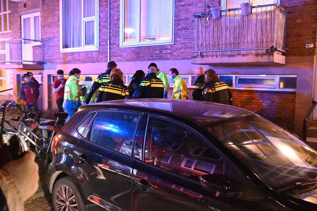 Man gewond bij woningbrand, parkiet overleden