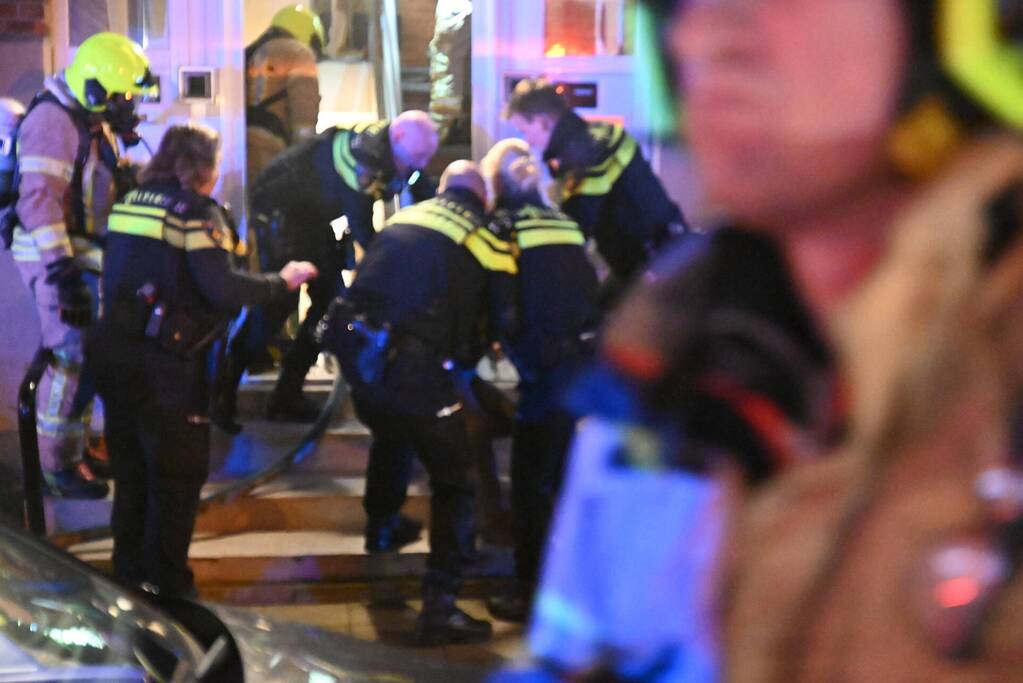 Man gewond bij woningbrand, parkiet overleden