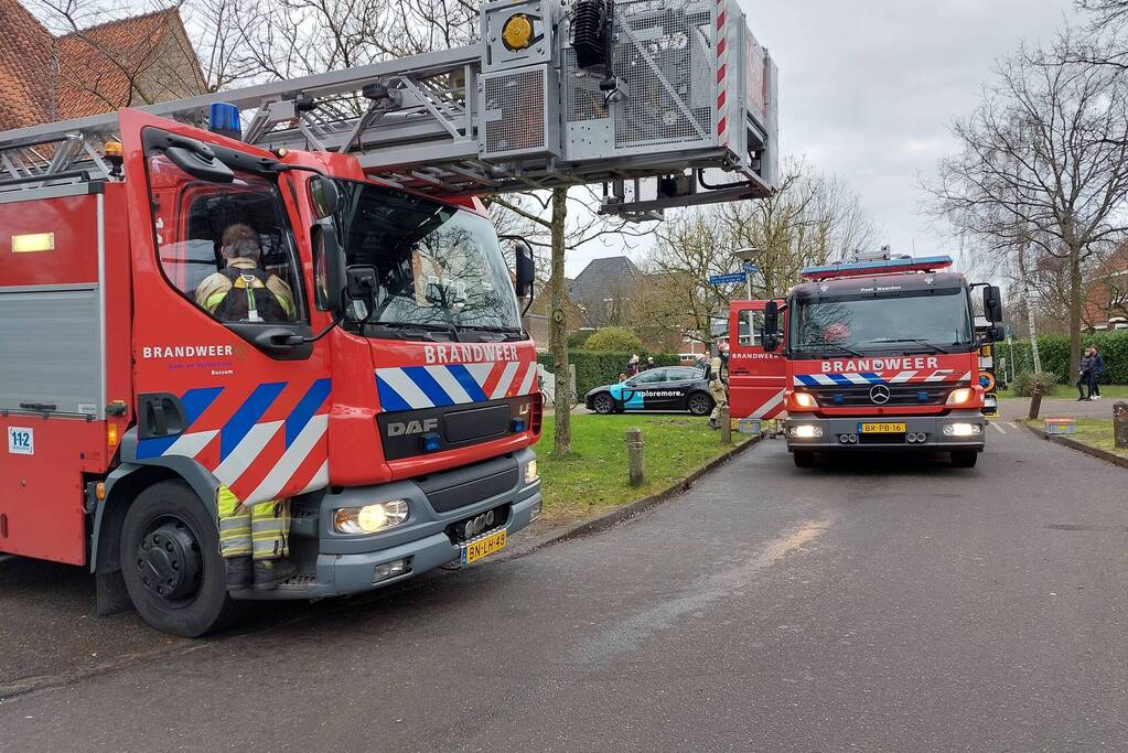Schoorsteen geveegd na brandmelding