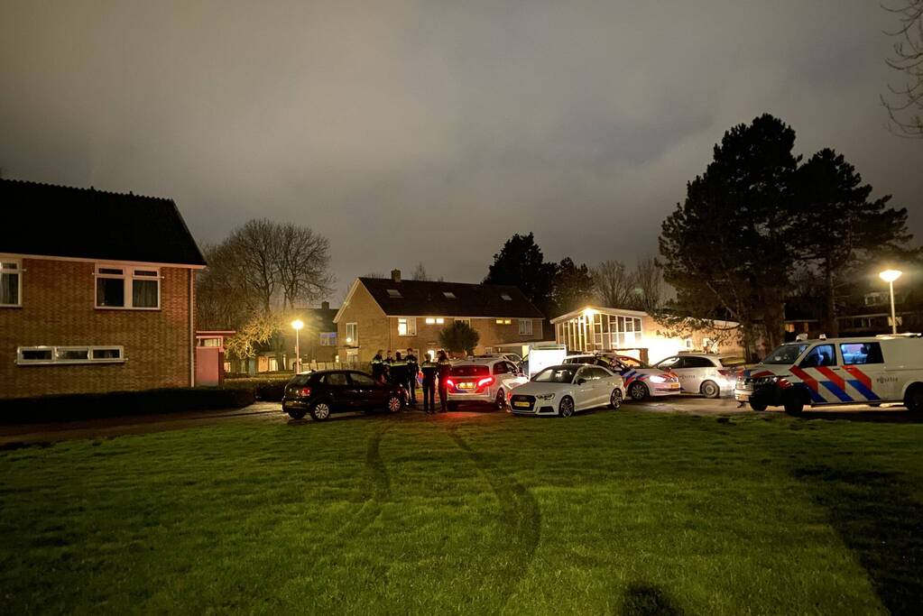 Veel politie aanwezig in woonwijk