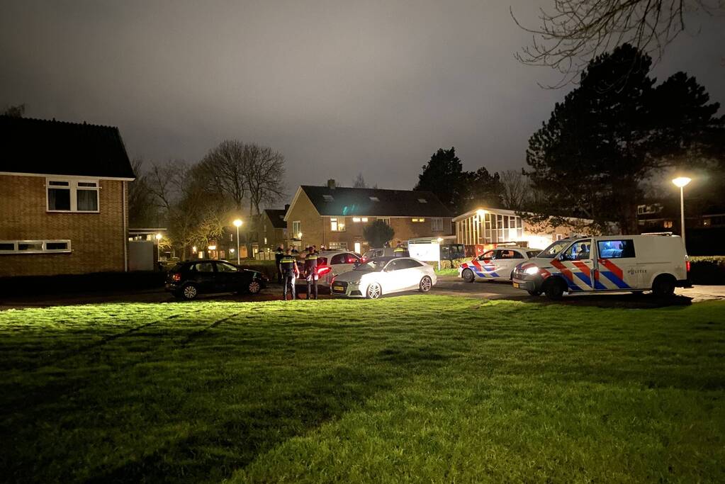 Veel politie aanwezig in woonwijk