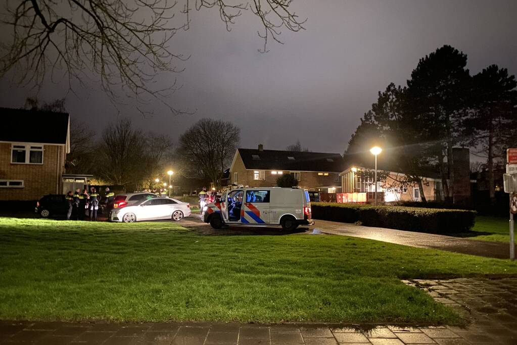 Veel politie aanwezig in woonwijk