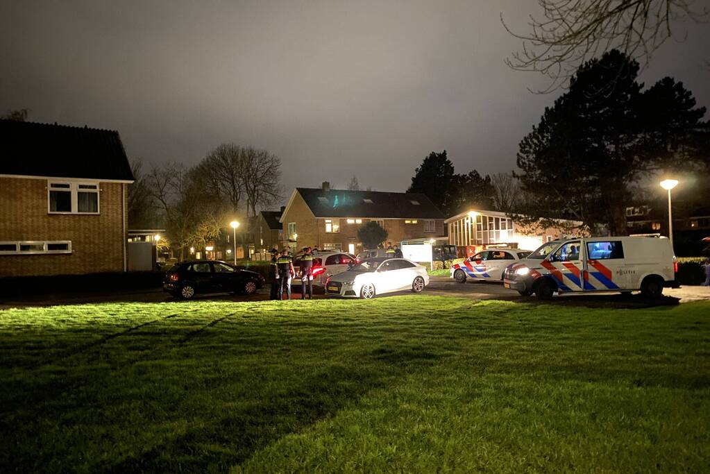 Veel politie aanwezig in woonwijk