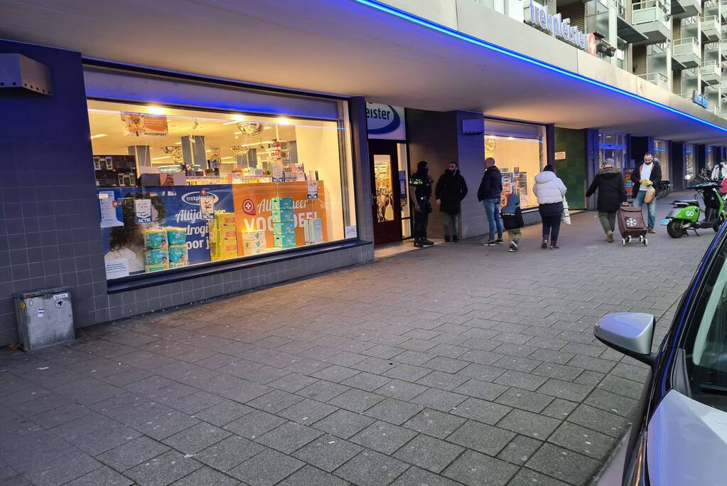 Politie doet onderzoek naar overval op drogisterij