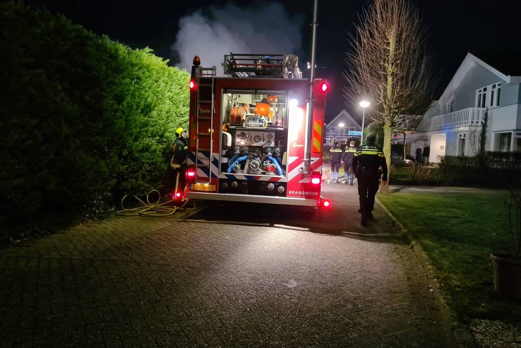 Veel rook bij brand in garage