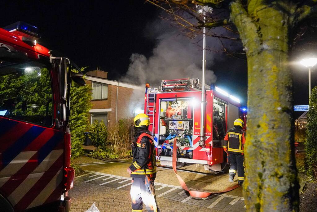 Veel rook bij brand in garage