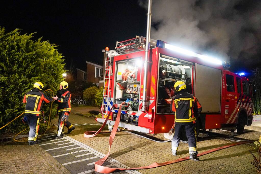 Veel rook bij brand in garage