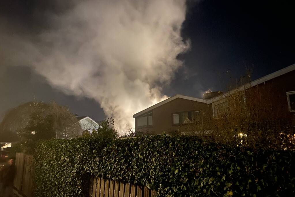 Veel rook bij brand in garage