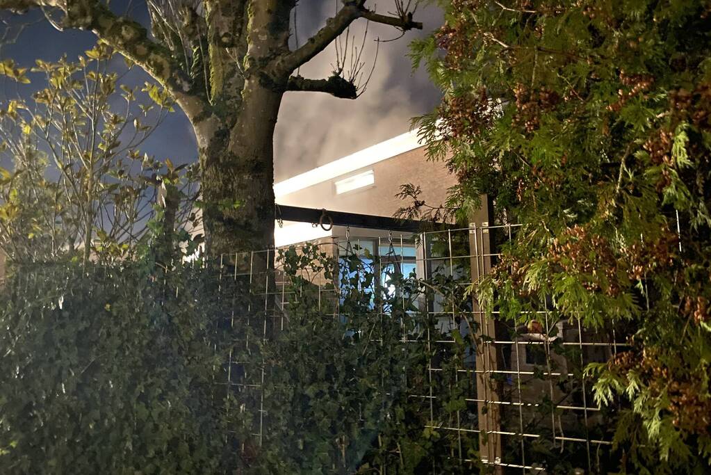 Veel rook bij brand in garage