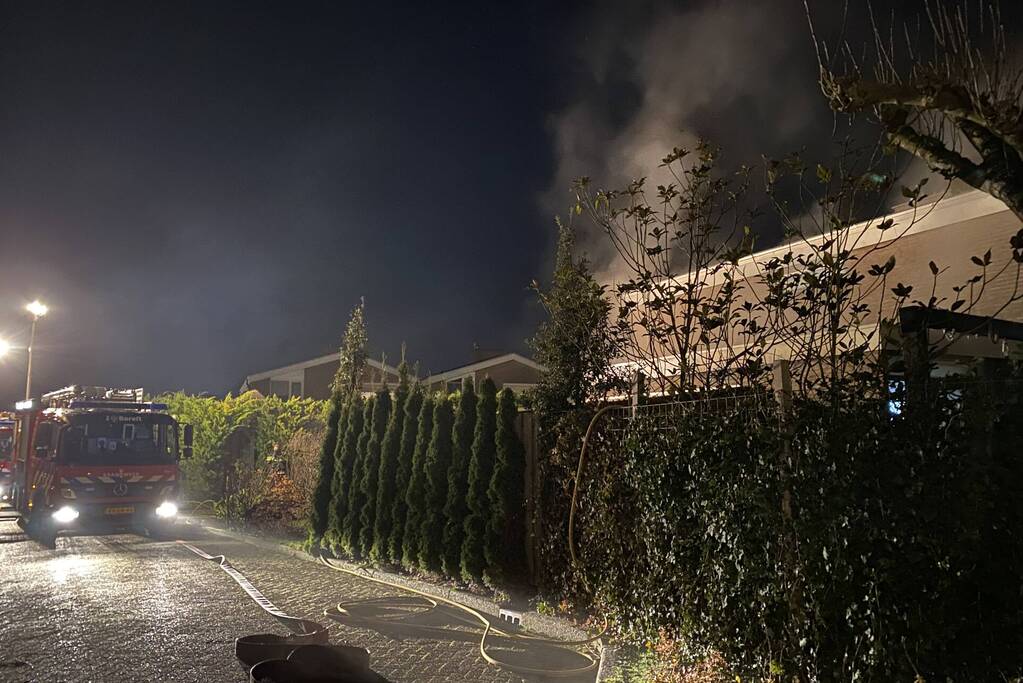 Veel rook bij brand in garage