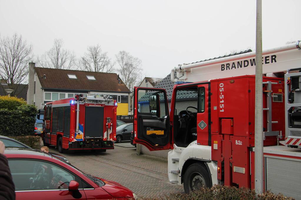 Brandweer controleert schoorsteen na brand