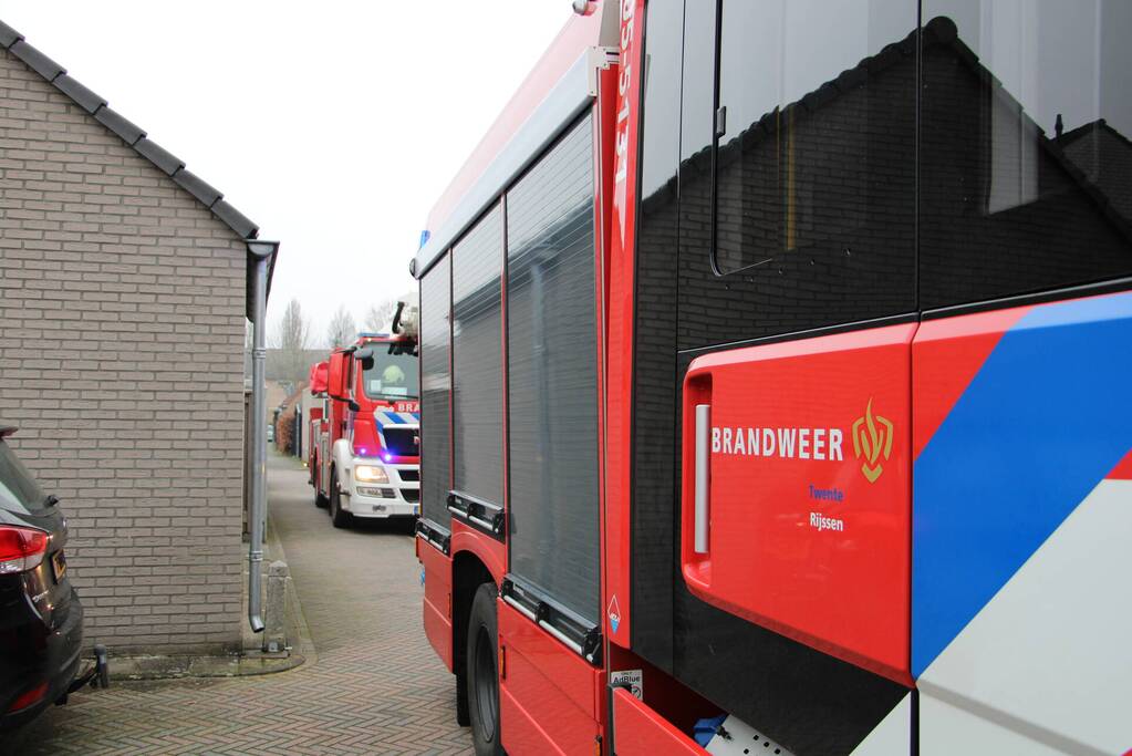 Brandweer controleert schoorsteen na brand