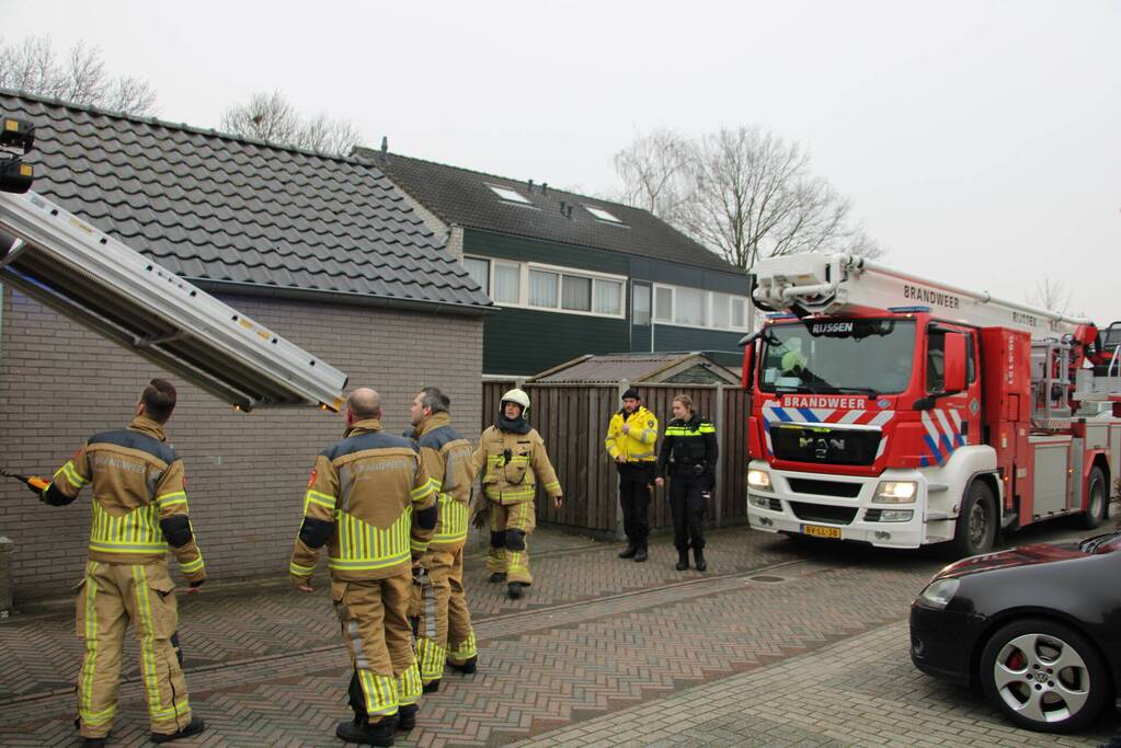 Brandweer controleert schoorsteen na brand