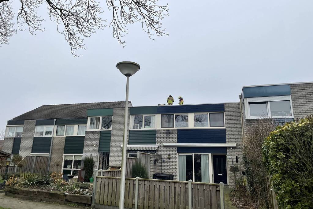 Brandweer controleert schoorsteen na brand