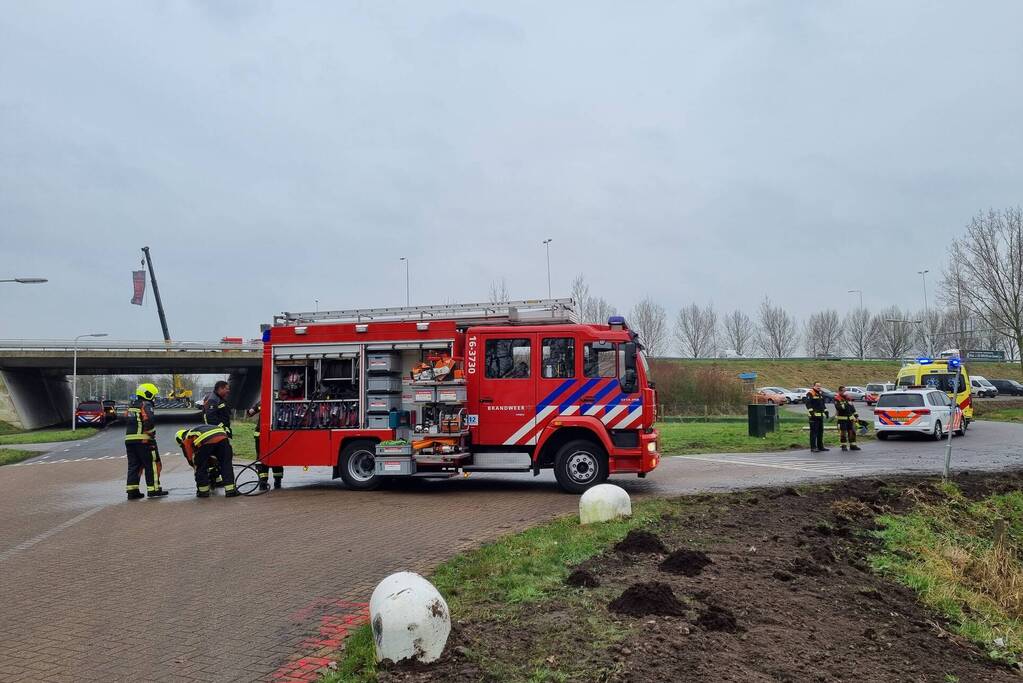 Auto belandt in sloot