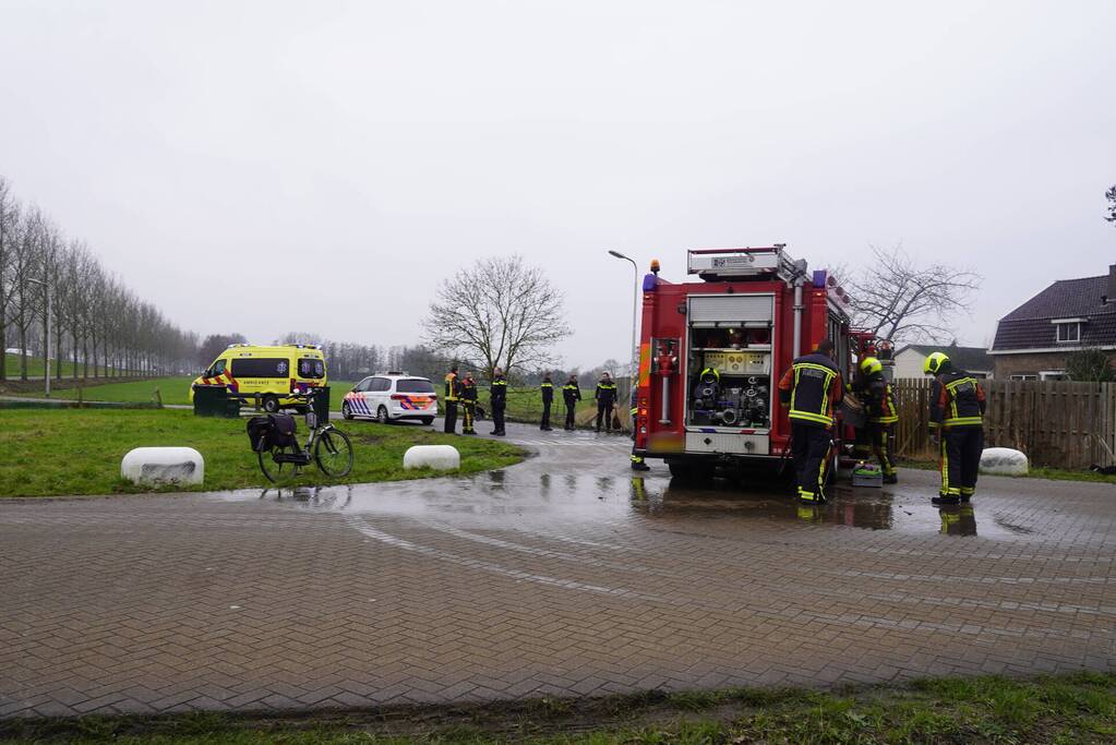 Auto belandt in sloot