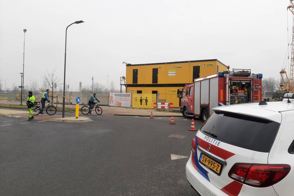 Brandweer blust brand in keet