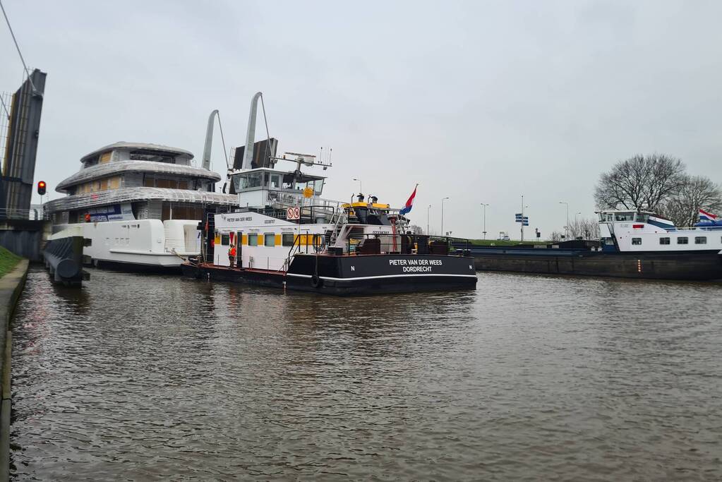 Mega jacht onderweg naar afbouw