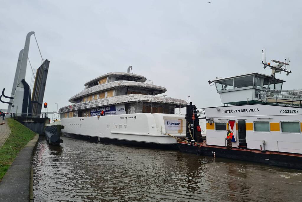 Mega jacht onderweg naar afbouw