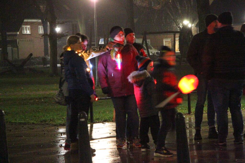 Grote opkomst bij lichtjestocht
