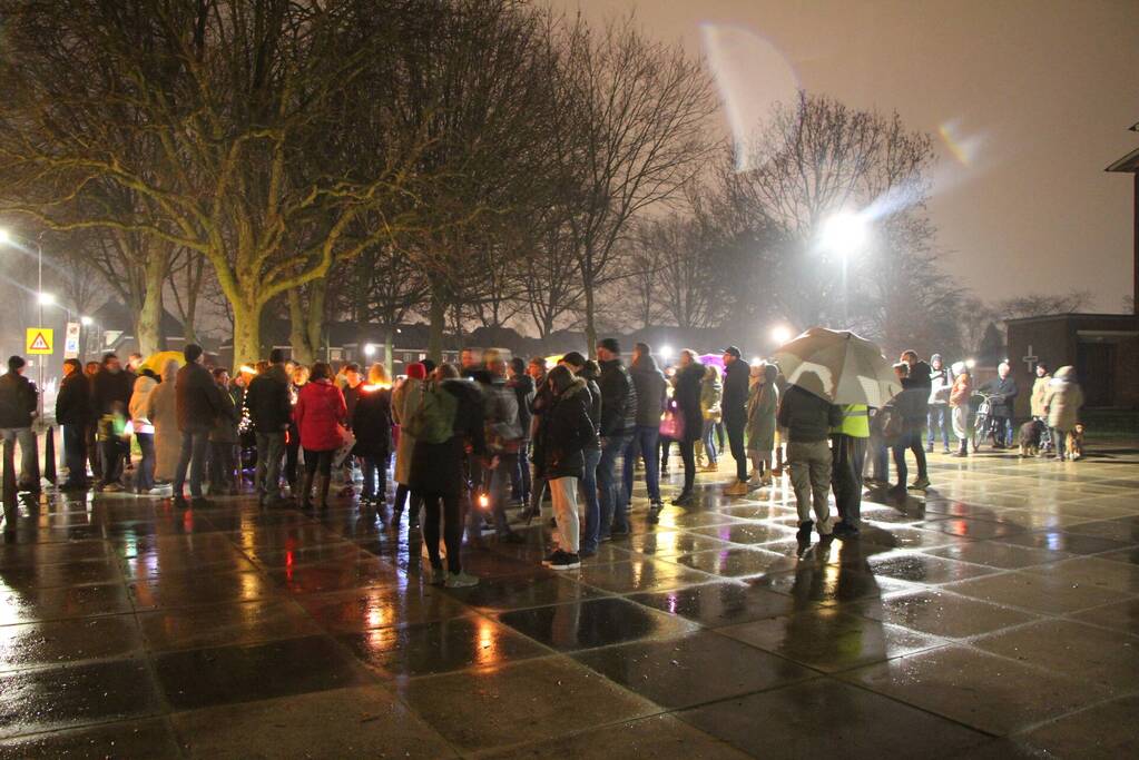 Grote opkomst bij lichtjestocht