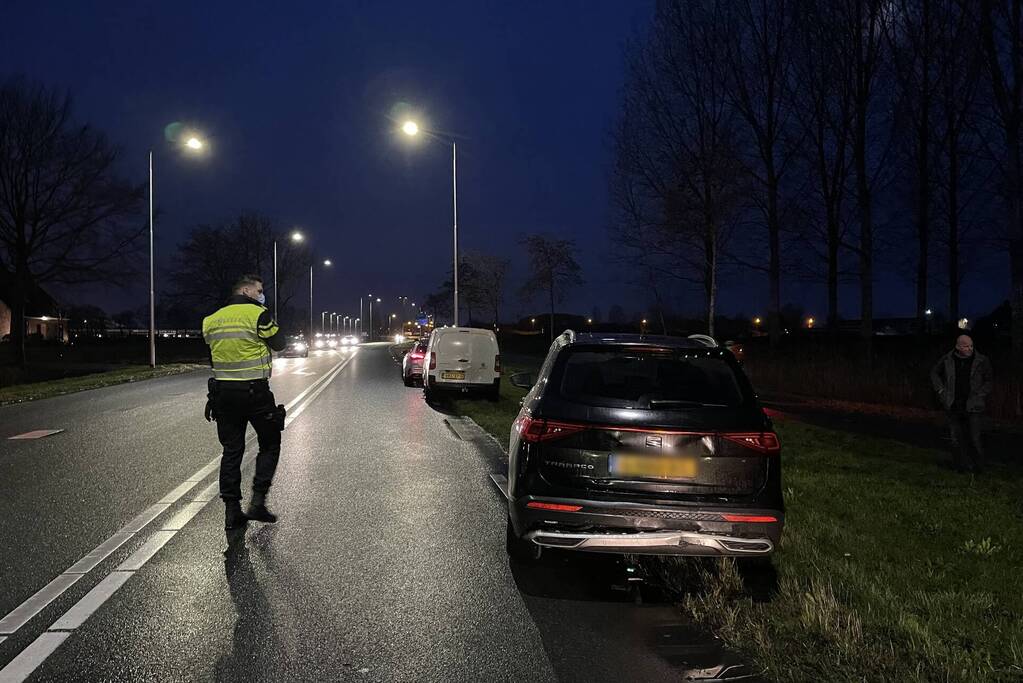 Kop-staart botsing tussen meerdere voertuigen