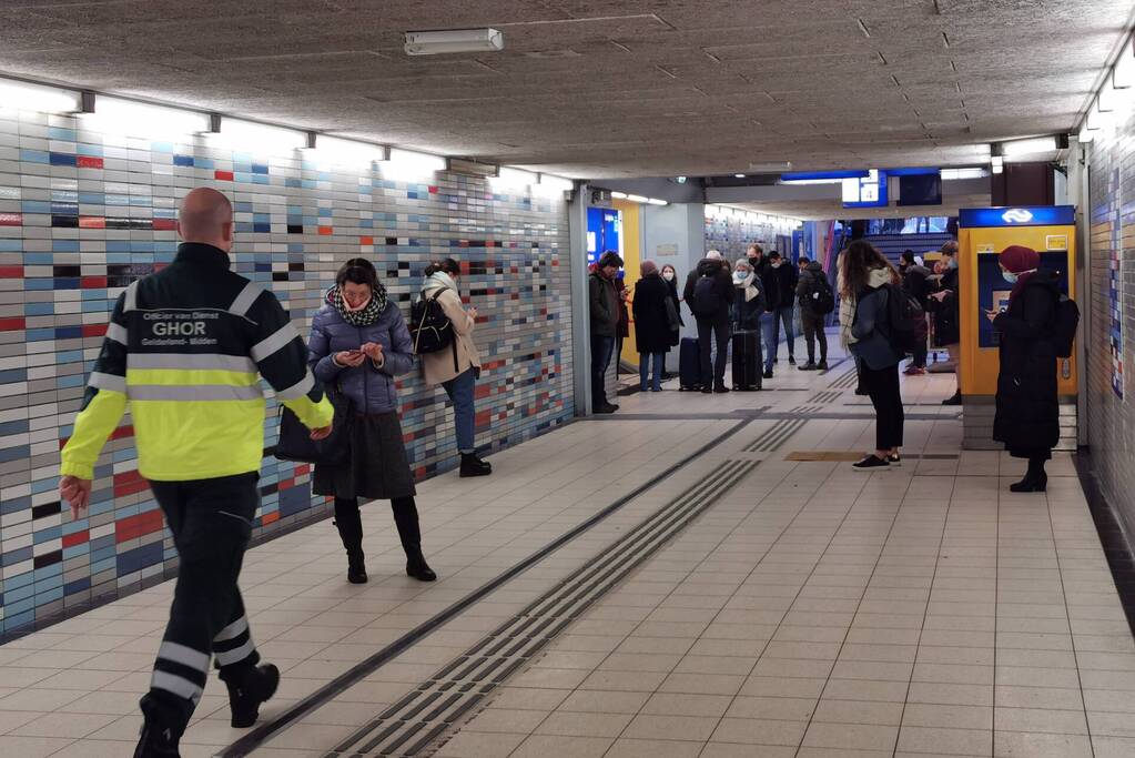 Trein botst met persoon bij NS-station