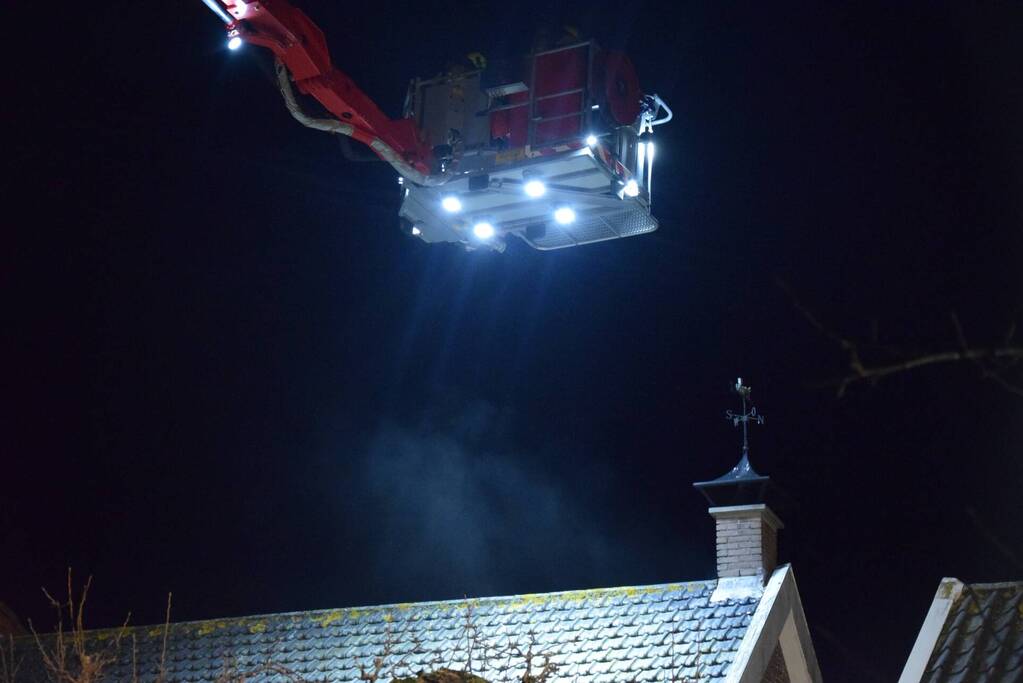 Rookontwikkeling door brand in schoorsteen