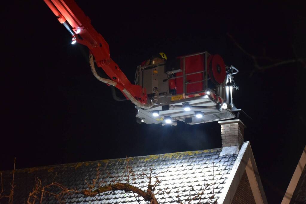 Rookontwikkeling door brand in schoorsteen