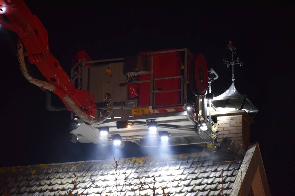 Rookontwikkeling door brand in schoorsteen