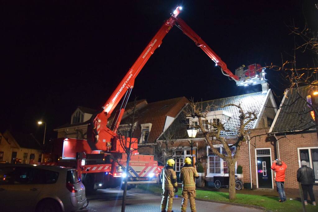 Rookontwikkeling door brand in schoorsteen