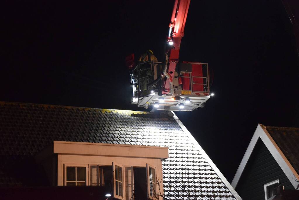 Rookontwikkeling door brand in schoorsteen
