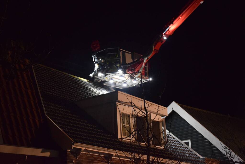 Rookontwikkeling door brand in schoorsteen