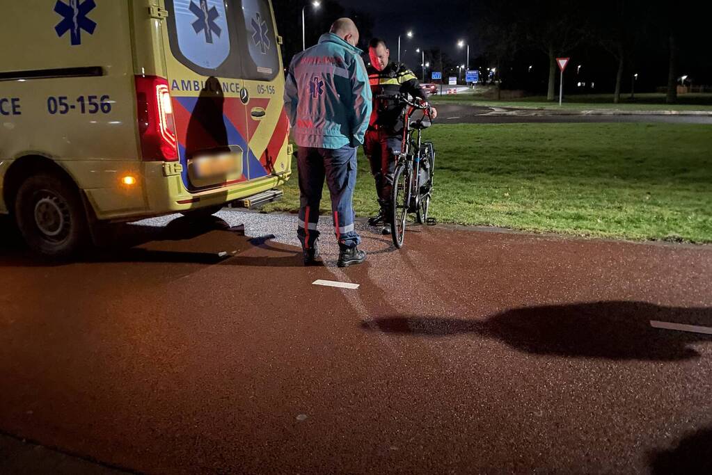 Fietser aangereden door auto, automobilist gevlucht