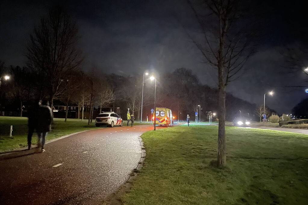 Fietser aangereden door auto, automobilist gevlucht