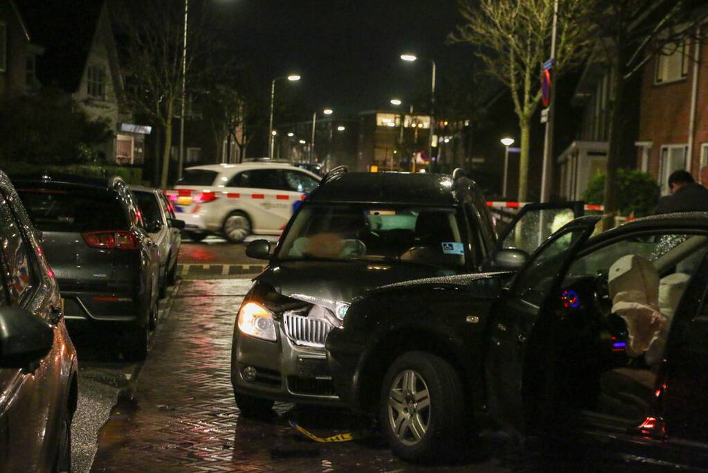 Automobilist crasht en vlucht na achtervolging