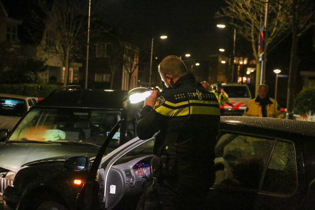 Automobilist crasht en vlucht na achtervolging