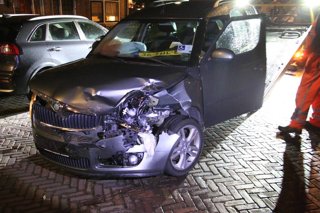 Automobilist crasht en vlucht na achtervolging