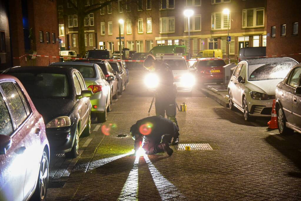 Politie onderzoekt schietpartij bij woning