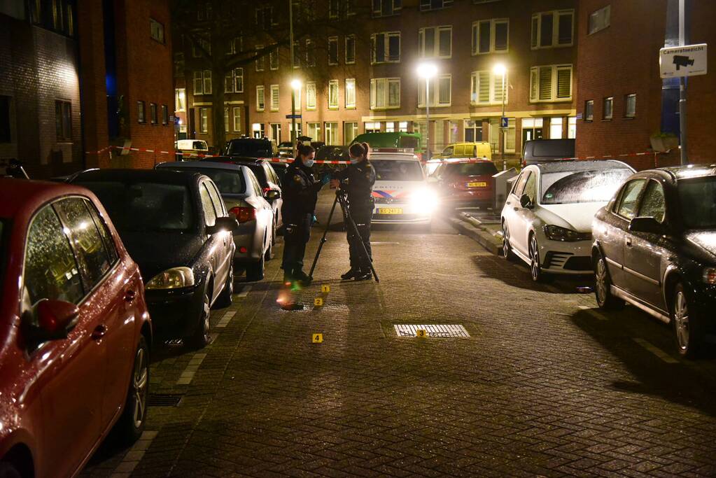 Politie onderzoekt schietpartij bij woning