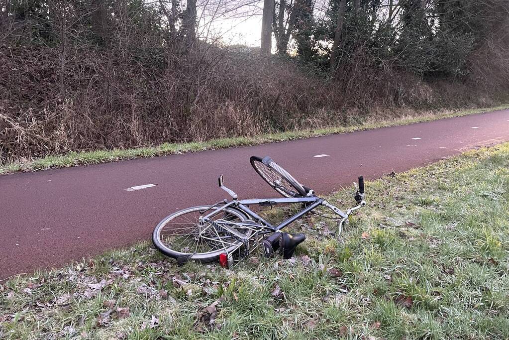 Fietser gaat onderuit op fietspad