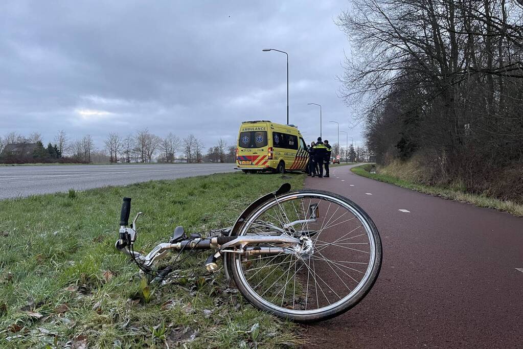 Fietser gaat onderuit op fietspad
