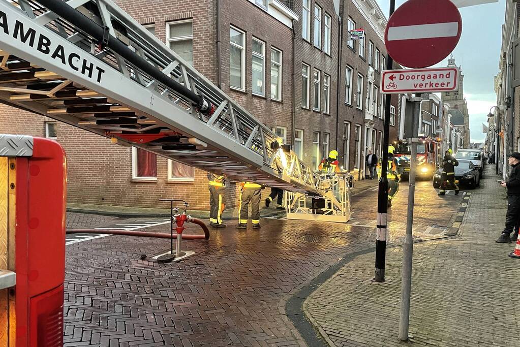 Veel rook bij brand in portiekwoning