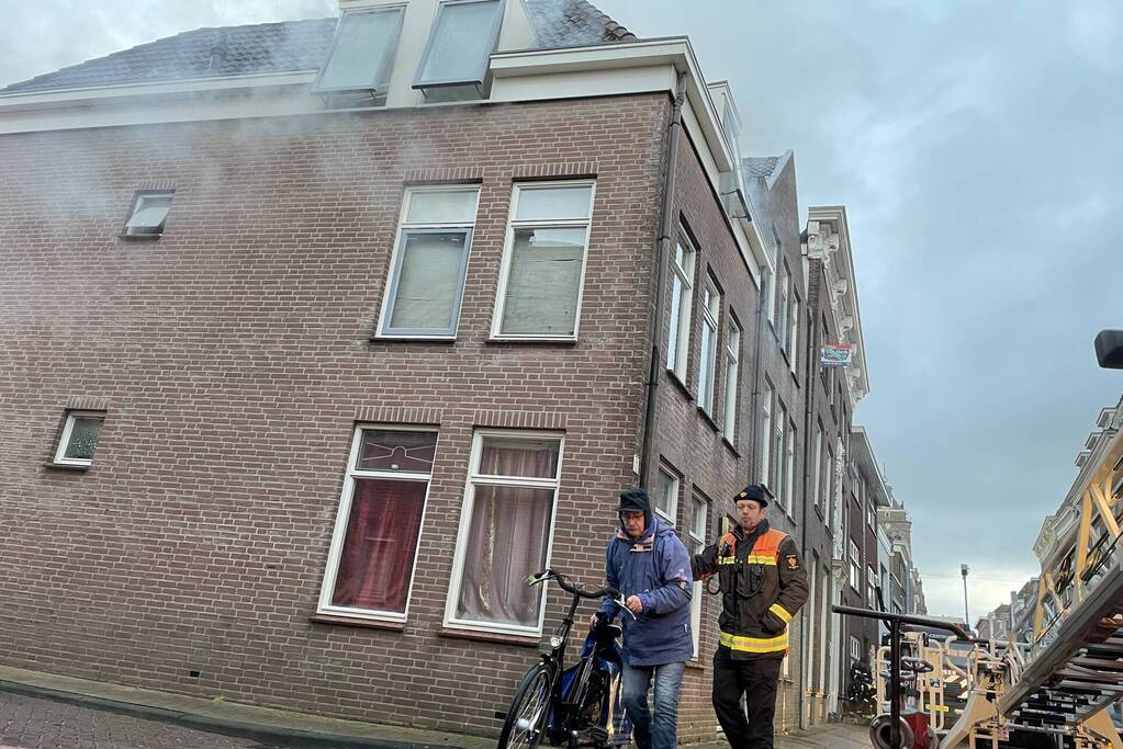 Veel rook bij brand in portiekwoning
