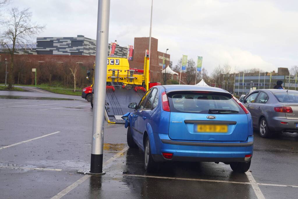 Gewonden door spekgladde parkeerplaats