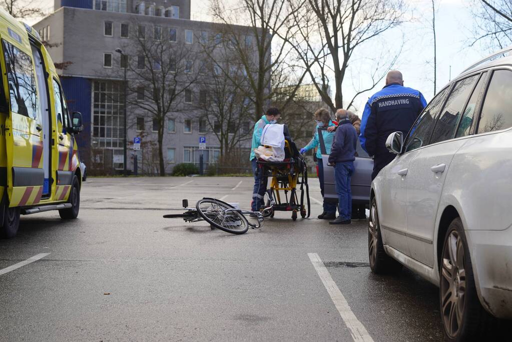 Gewonden door spekgladde parkeerplaats