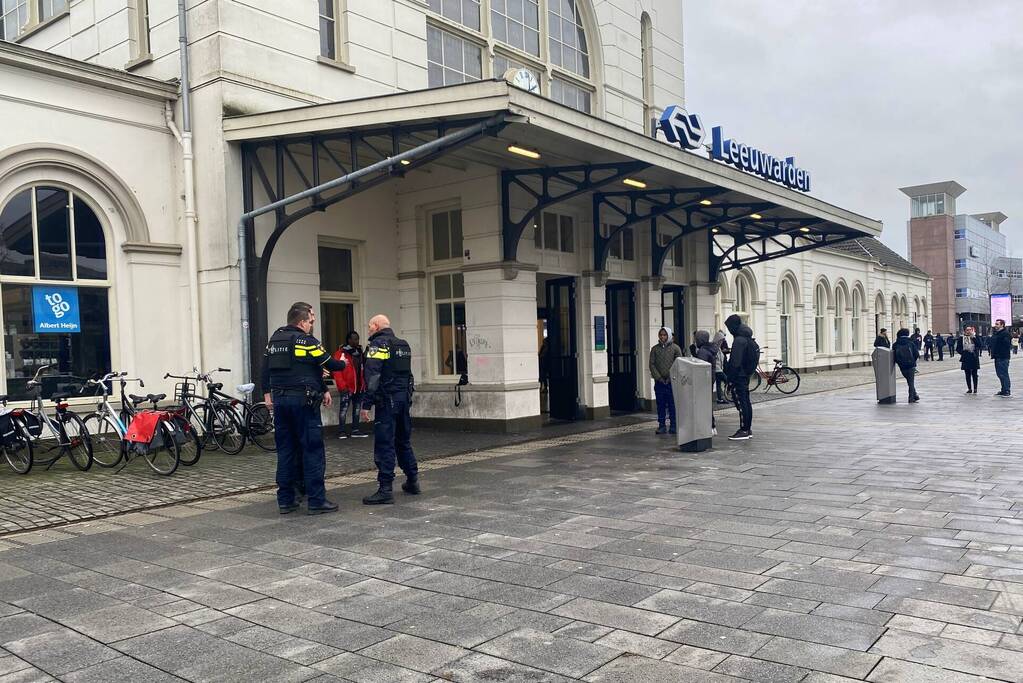 Politie in kogelwerende vesten op NS-station