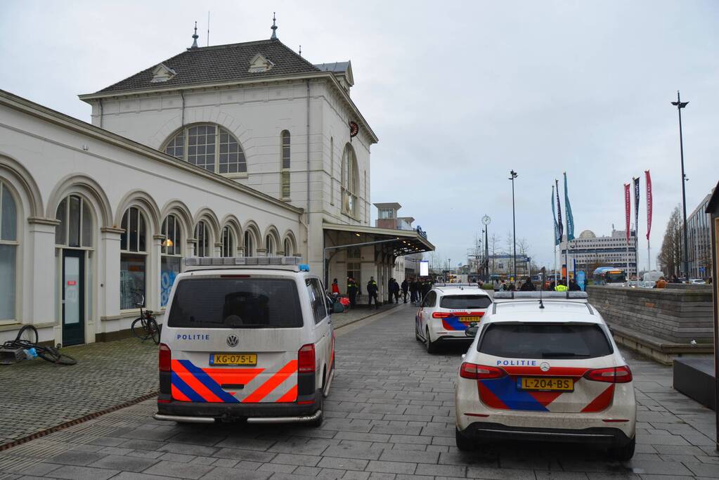 Politie in kogelwerende vesten op NS-station